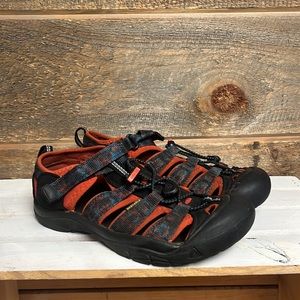 Keen Women’s Waterproof Hiking Outdoor Shoes Sandals size 5